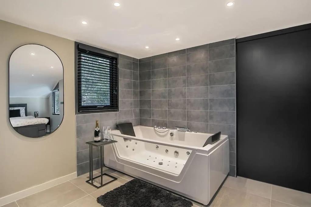 Relaxed Luxe "Boszichthuisje" Met Jacuzzi Bospark Ijsselheide Hattemerbroek エクステリア 写真